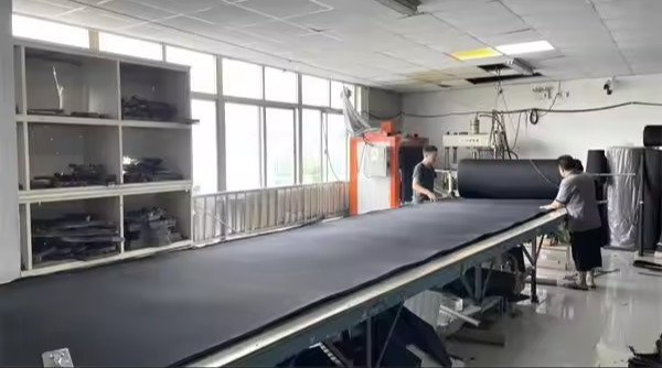 Deqing Fox Armour Co., Ltd. línea de producción de fábrica