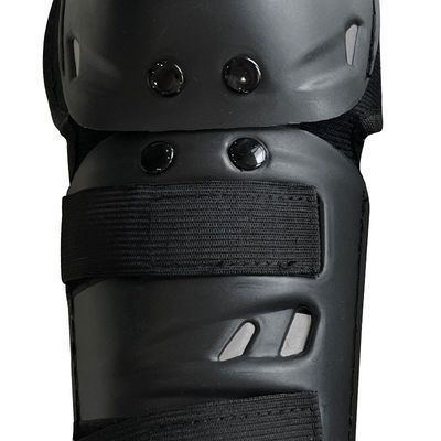 Los protectores de rodilla Black Elbow se ajustan a todos y se pueden personalizar