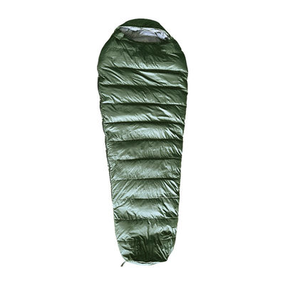 Sacos de dormir de terileno verde para una experiencia de campamento al aire libre sin problemas