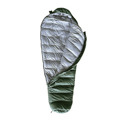 Sacos de dormir de terileno verde para una experiencia de campamento al aire libre sin problemas