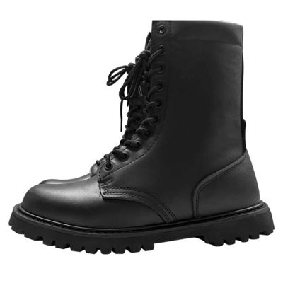 Las actividades al aire libre se hacen cómodas con botas de cuero negro resistentes al aceite para hombres
