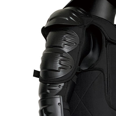 Fox-107 traje antidisturbios con armadura resistente al impacto.